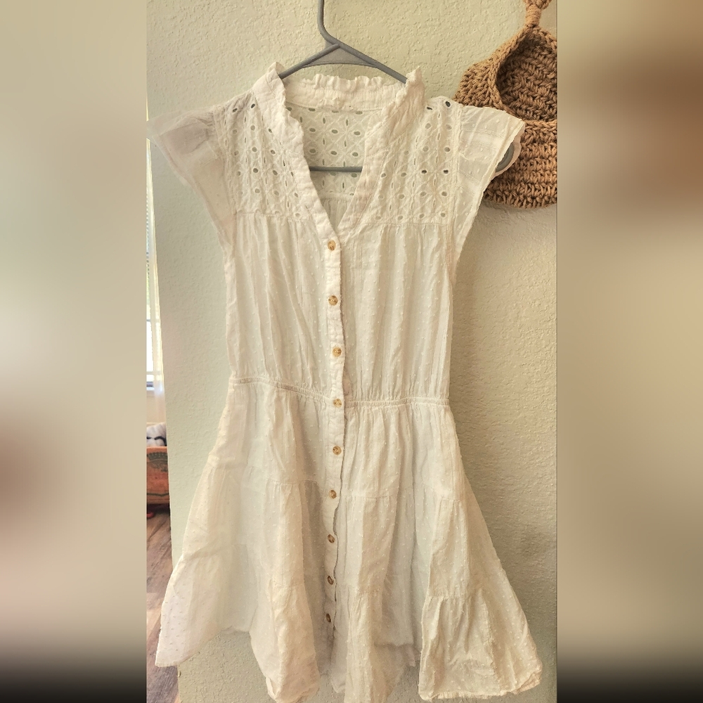 Mine size small white dress/top